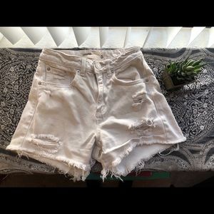 WHITE DENIM FRINGE SHORTS💙👖